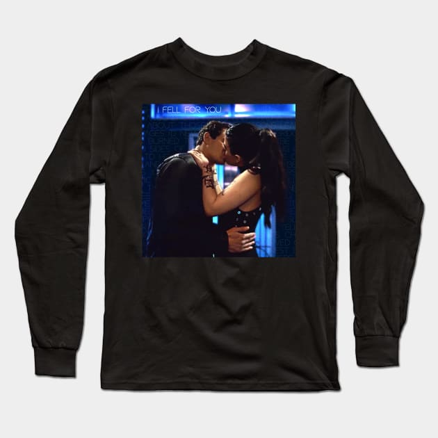Sizzy First Kiss Music Moment Long Sleeve T-Shirt by vickytoriaq